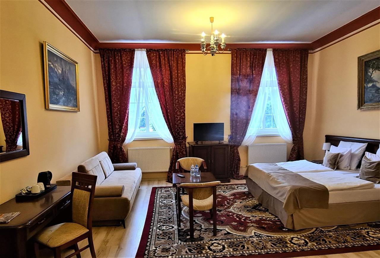 Palac Henrykow Szprotawa Kültér fotó