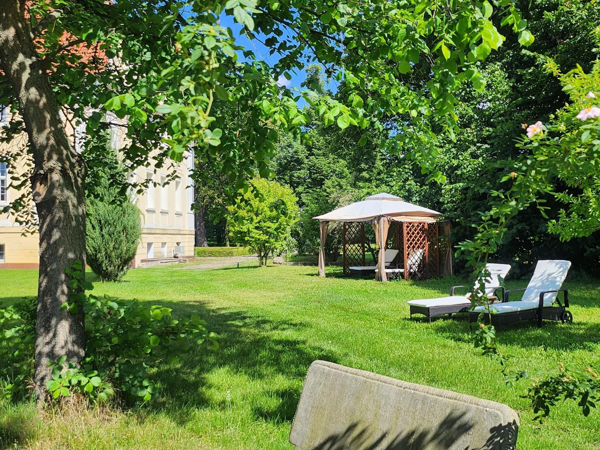 Palac Henrykow Szprotawa Kültér fotó